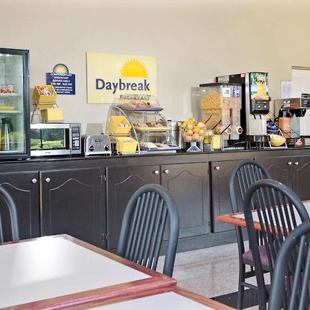Days Inn By Wyndham Лорънсвил Екстериор снимка