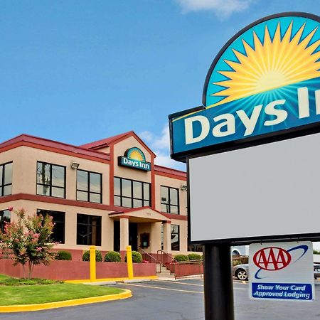 Days Inn By Wyndham Лорънсвил Екстериор снимка