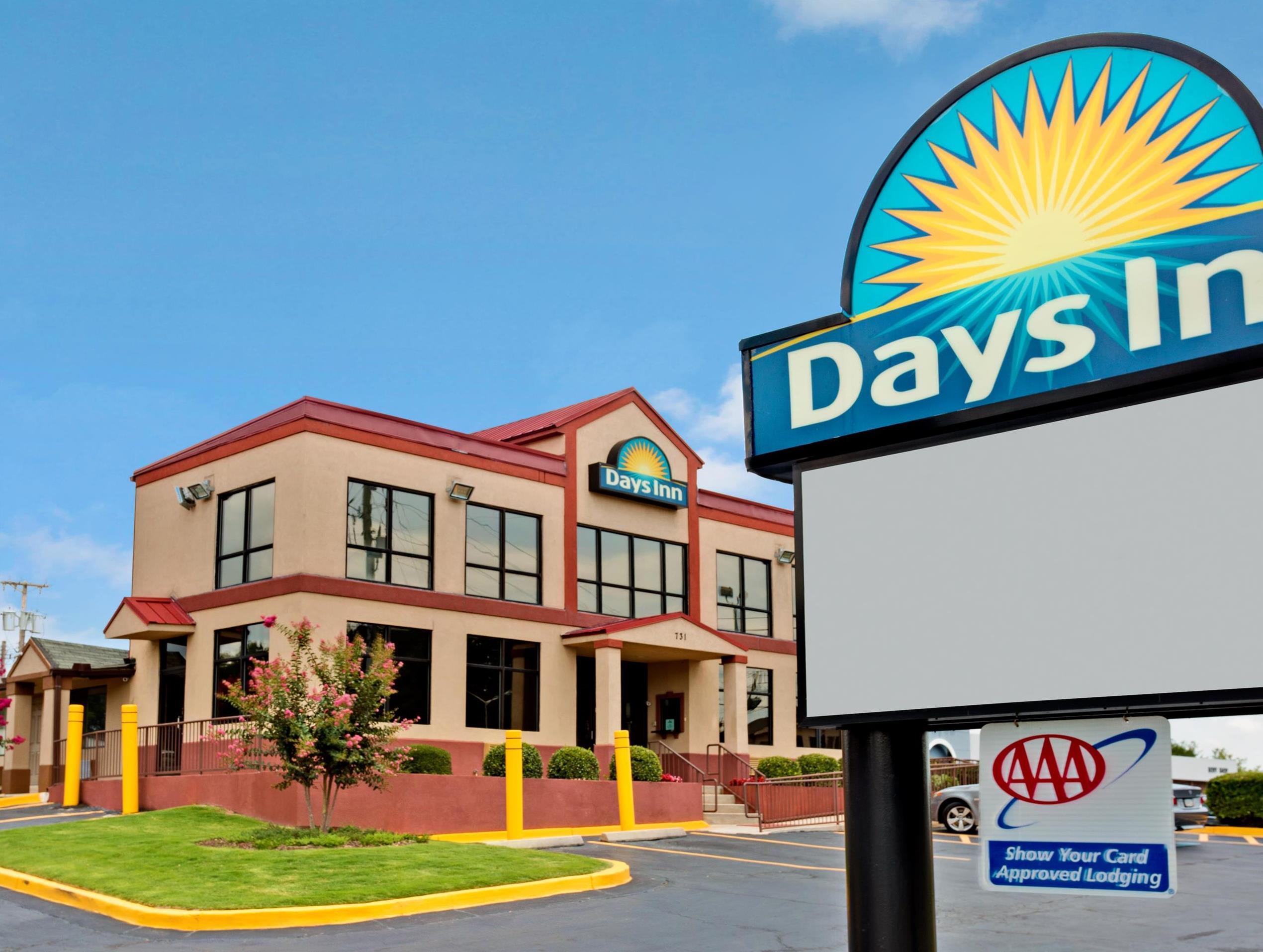 Days Inn By Wyndham Лорънсвил Екстериор снимка